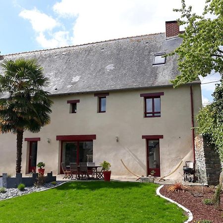 Appartement Dans Maison De 1789 Au Centre De Vitre Exteriör bild